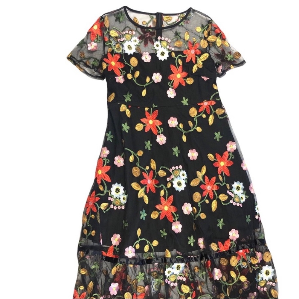 Embroidered midi dress with short sleeves size 12 (XXL). Black with floral print